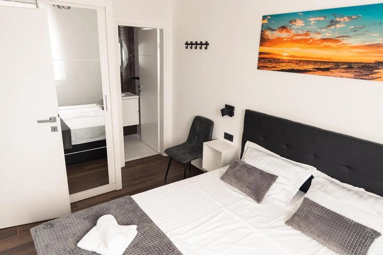 Apartments Pina Kornic 0*,